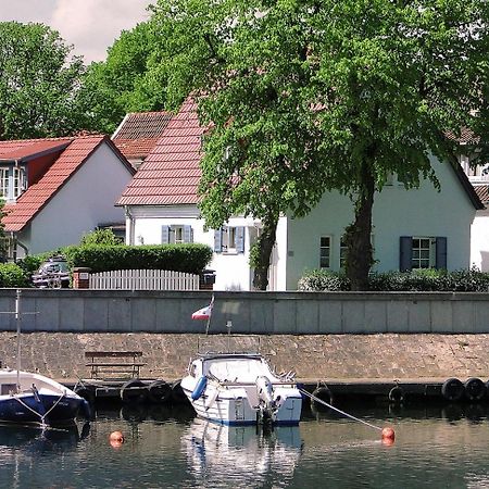 Auster, Direkt Am Alten Strom Rostock Exterior foto