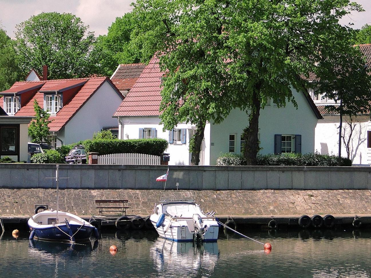 Auster, Direkt Am Alten Strom Rostock Exterior foto